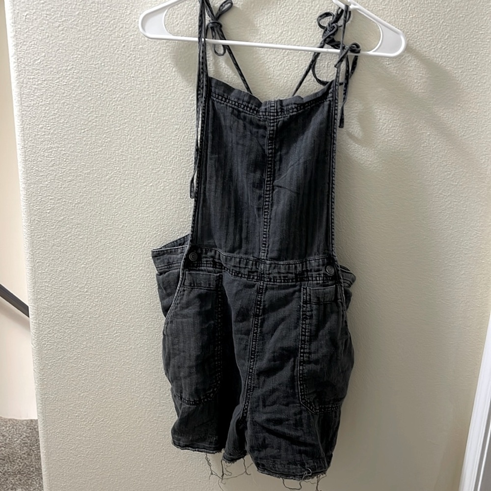 Like new Free People short overalls (linen/cotton blend)